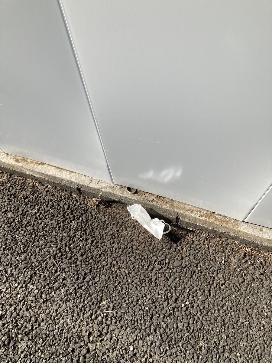aBnderTheBridge's tweet photo. 上板橋駅ごみ拾い
南口は再開発で建物がだんだんなくなってますね
ですがゴミは相変わらず多め

タバコ中心にお菓子の袋、ビニール袋、マスクが多かったです。

13時からときわ台でごみ拾いすることにしました！
応援よろしくお願いします。 https://t.co/l43gbSdFDq
