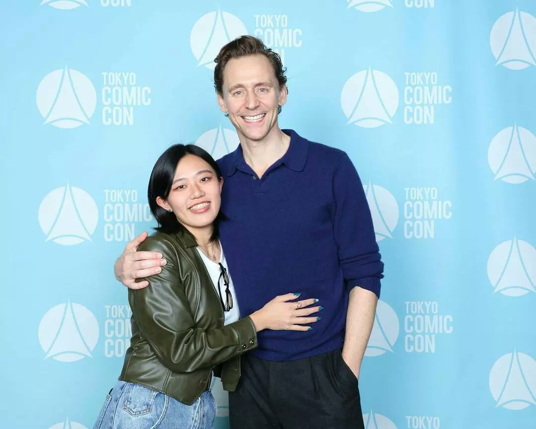 maryensenada's tweet photo. Tom con fans, en el primer día de la Comic Con de Tokio - 8 de diciembre 2023
(hilo)
#TomHiddleston #TomWithFans #TokyoComicCon #TokyoComicCon2023 #Hiddlesfan #HiddlesArgentina https://t.co/TSR4JhEzc4