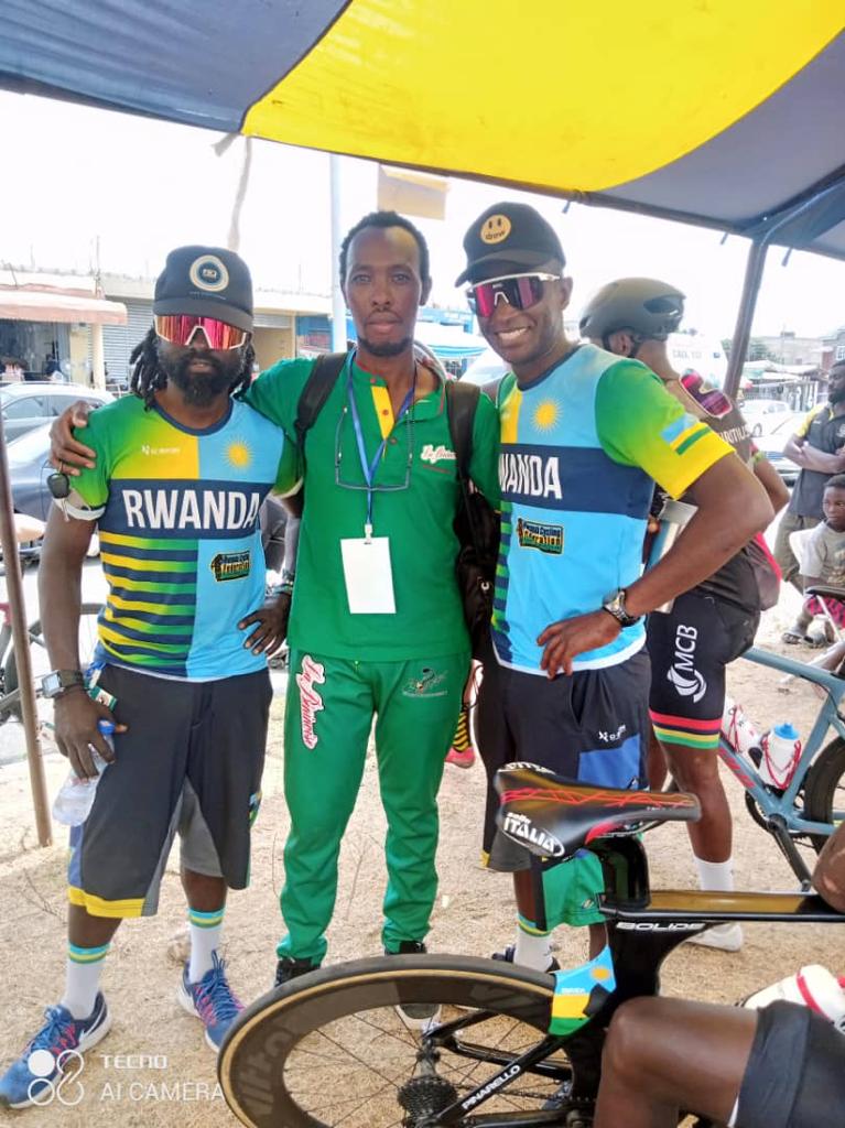 CyclingAfrica's tweet photo. Day 12 -- #28daysofimpact
The original members of Team Rwanda opening opportunities to the next generation of #African cyclists
Read more on our #28daysofimpact calendar here:
https://t.co/KRjFGjgmTM
#africarising https://t.co/UY6J04stcf