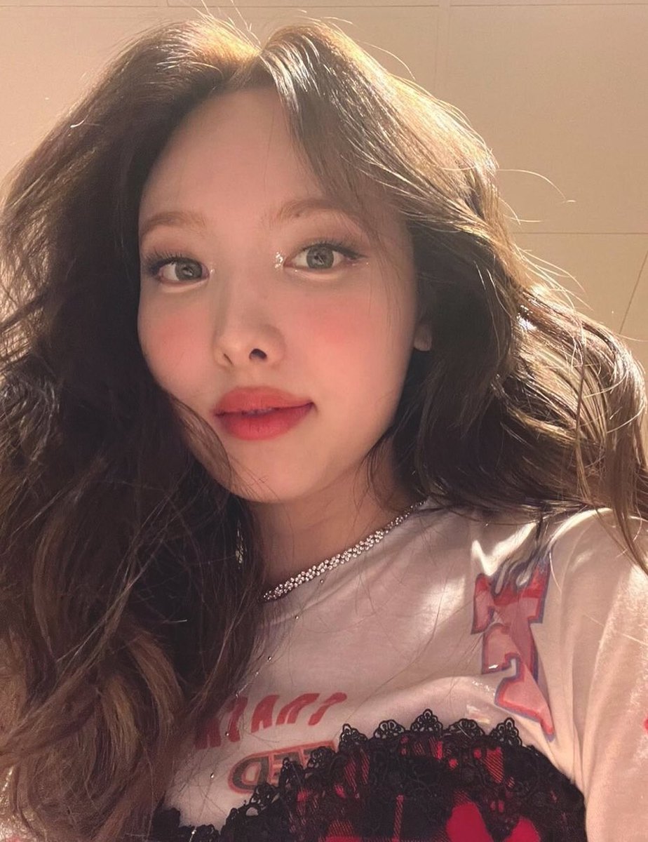 imnayeonarchive's tweet photo. https://t.co/Nh080H89OY