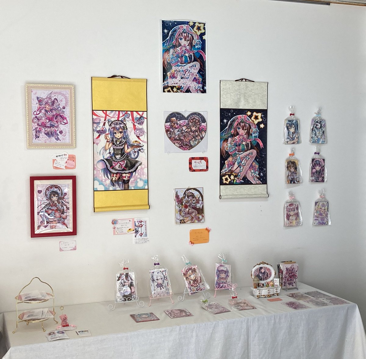 GalleryArtsoup's tweet photo. 12/9(土) #アートスープ 開場しております。

暖かさ、ぬくもり、暖色をテーマにした公募展 #ぽかぽか展 と
佐衣川涼さん ＠saikawa_r の個展 #リボンと夢心
２階洋室では #猫町茶2023 ラベル作品展を開催中です。

通販受付は本日迄となります→https://t.co/aKyWgc0nhU

ご来場お待ちしております。 https://t.co/d8re8NDnuZ