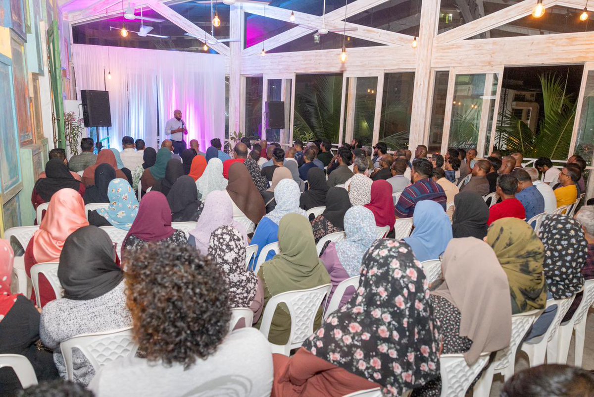 IbrahimShujaau's tweet photo. ﷽

ކުރިއަށްއޮތް ރައްޔިތުންގެ މަޖިލިސް އިންތިޚާބުގައި ޕްރޮގްރެސިވް ކޮންގްރެސް ކޯލިޝަންގެ ބާރަށު ދާއިރާގެ ޓިކެޓަށް ވާދަކުރުމަށް މިރޭ އަޅުގަނޑު ފޯމު  ޕާޓީ އޮފީހަށް ހުށައަޅައިފީމެވެ.
އަޅުގަނޑުގެ އިޚްލާސްތެރި އެދުމަކީ ޕާޓީގެ ލޮބުވެތި މެމްބަރުންގެ ތާޢީދު އަޅުގަނޑަށް ދެއްވުމެވެ.
08 ޑިސެމްބަރ 2023 (ހުކުރު)