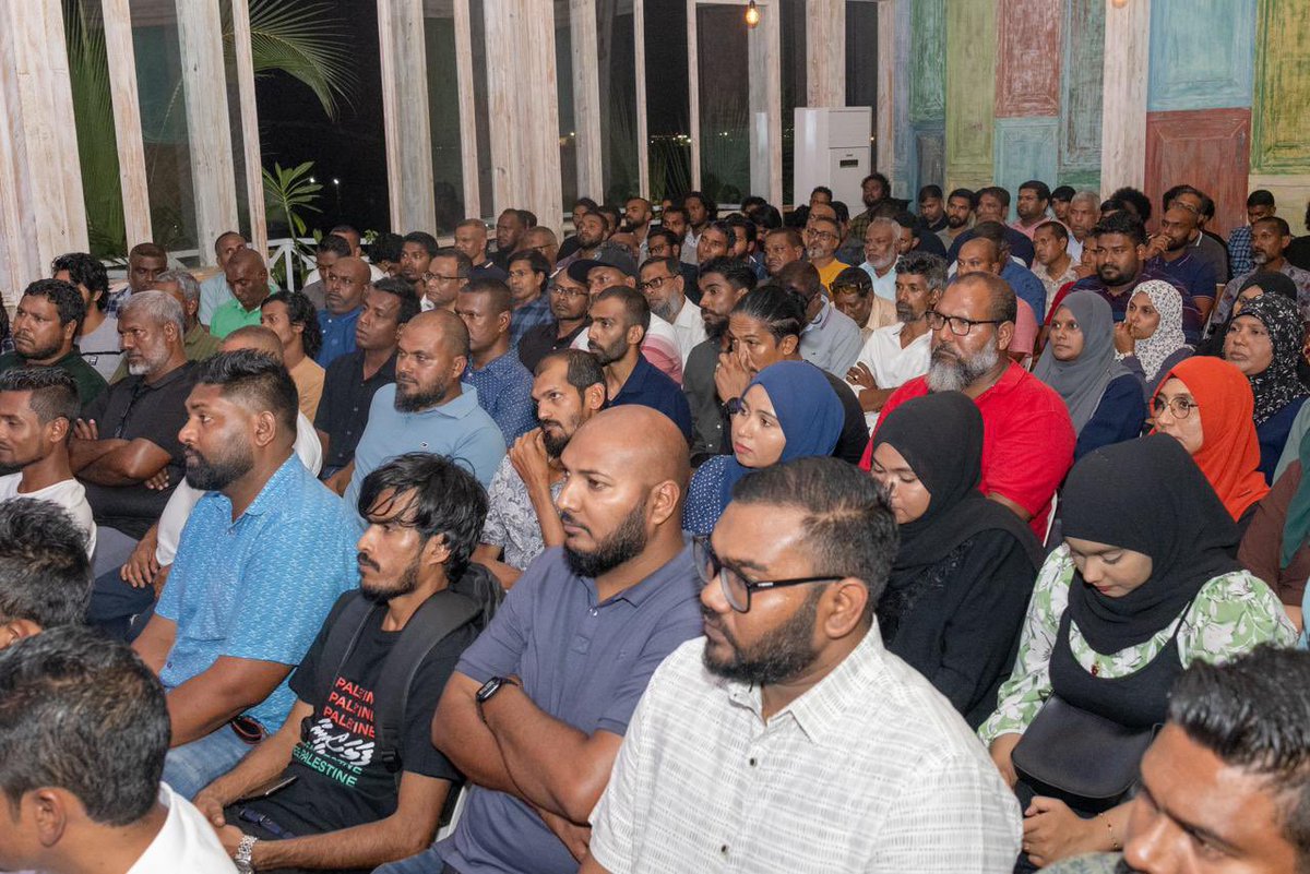 IbrahimShujaau's tweet photo. ﷽

ކުރިއަށްއޮތް ރައްޔިތުންގެ މަޖިލިސް އިންތިޚާބުގައި ޕްރޮގްރެސިވް ކޮންގްރެސް ކޯލިޝަންގެ ބާރަށު ދާއިރާގެ ޓިކެޓަށް ވާދަކުރުމަށް މިރޭ އަޅުގަނޑު ފޯމު  ޕާޓީ އޮފީހަށް ހުށައަޅައިފީމެވެ.
އަޅުގަނޑުގެ އިޚްލާސްތެރި އެދުމަކީ ޕާޓީގެ ލޮބުވެތި މެމްބަރުންގެ ތާޢީދު އަޅުގަނޑަށް ދެއްވުމެވެ.
08 ޑިސެމްބަރ 2023 (ހުކުރު)