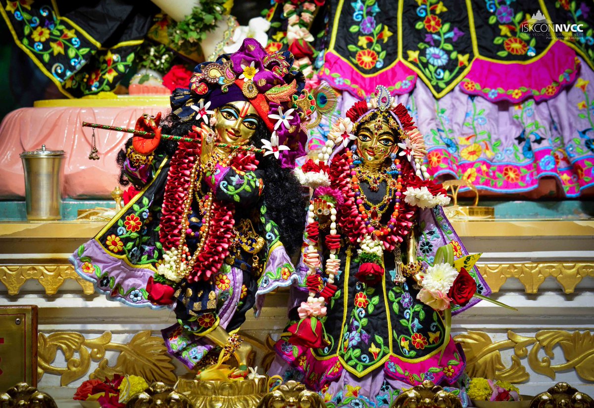 ISKCONPune's tweet photo. 🗓09-12-2023🙏🌷Today's Darshan🌷
🌷Sri Sri Radhavrindavanchandra🌷
🚩@ISKCONNVCCPune🚩
.
.
#ISKCONNVCC #ISKCONPune #ISKCON
#ISKCONNVCCPune #PUNE #DailyDarshan
#Saturday #9thdecember #9thdecember2023
Connect with us on Social Media
https://t.co/8hw8BE2iHR https://t.co/LuAKvPjKAH