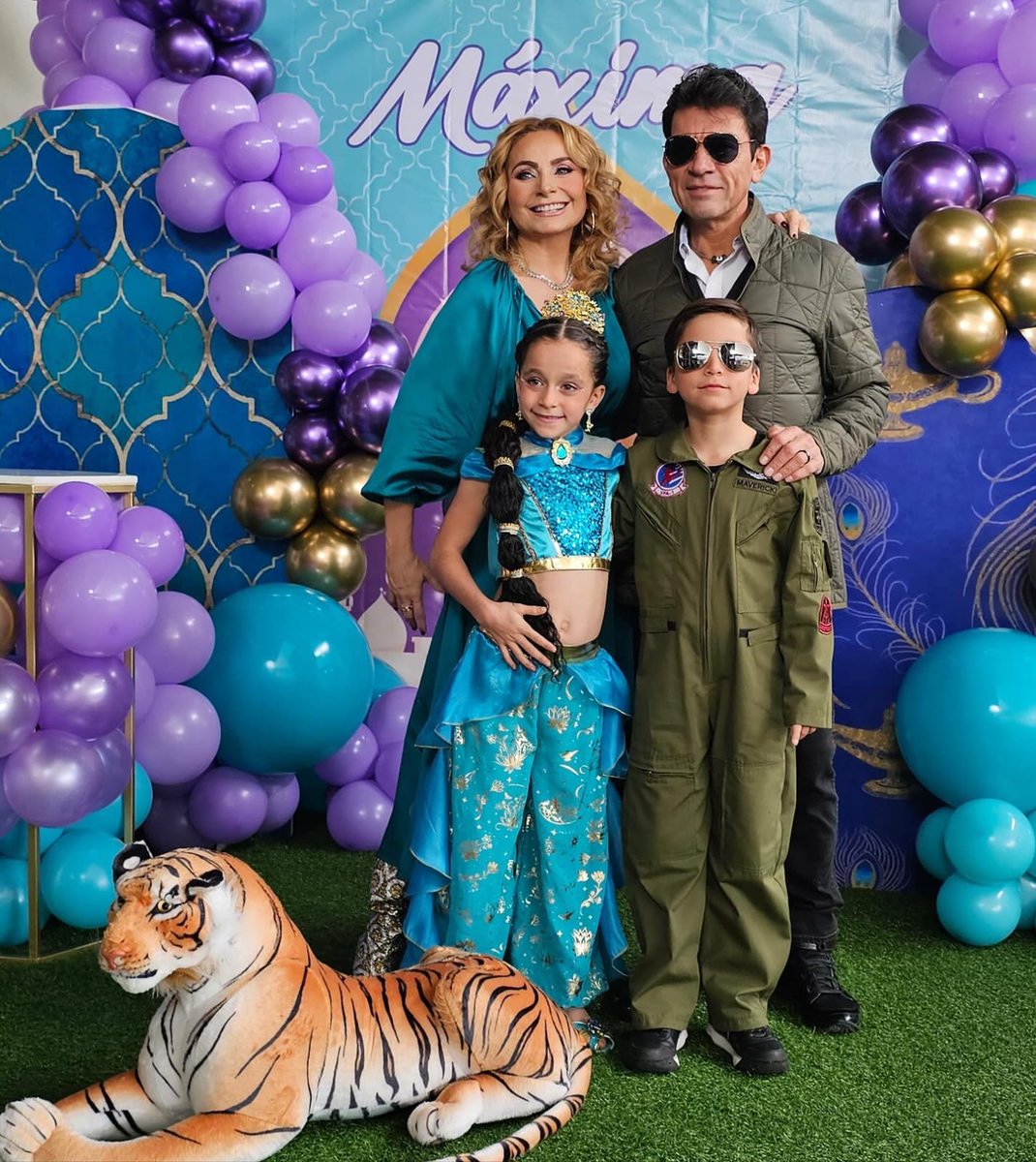 MaximaYLeon's tweet photo. #8AñosMaximaYLeon
#Máxima #León
 #ElizabethAlvarez
#JorgeSalinas https://t.co/fPXFZSFMgA