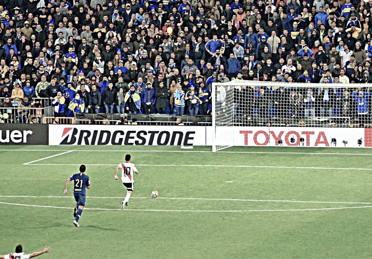 GerCarp35's tweet photo. Hace 5 años, les ganábamos la final de Libertadores más importante de toda la historia. En el mismísimo Santiago Bernabéu, ante los ojos del mundo y en sus caras.

No lo vamos a olvidar nunca. Ellos tampoco. 

9/12/18 - ♾️. Gloria eterna, River. 🏆🐔 https://t.co/UuviOL048P