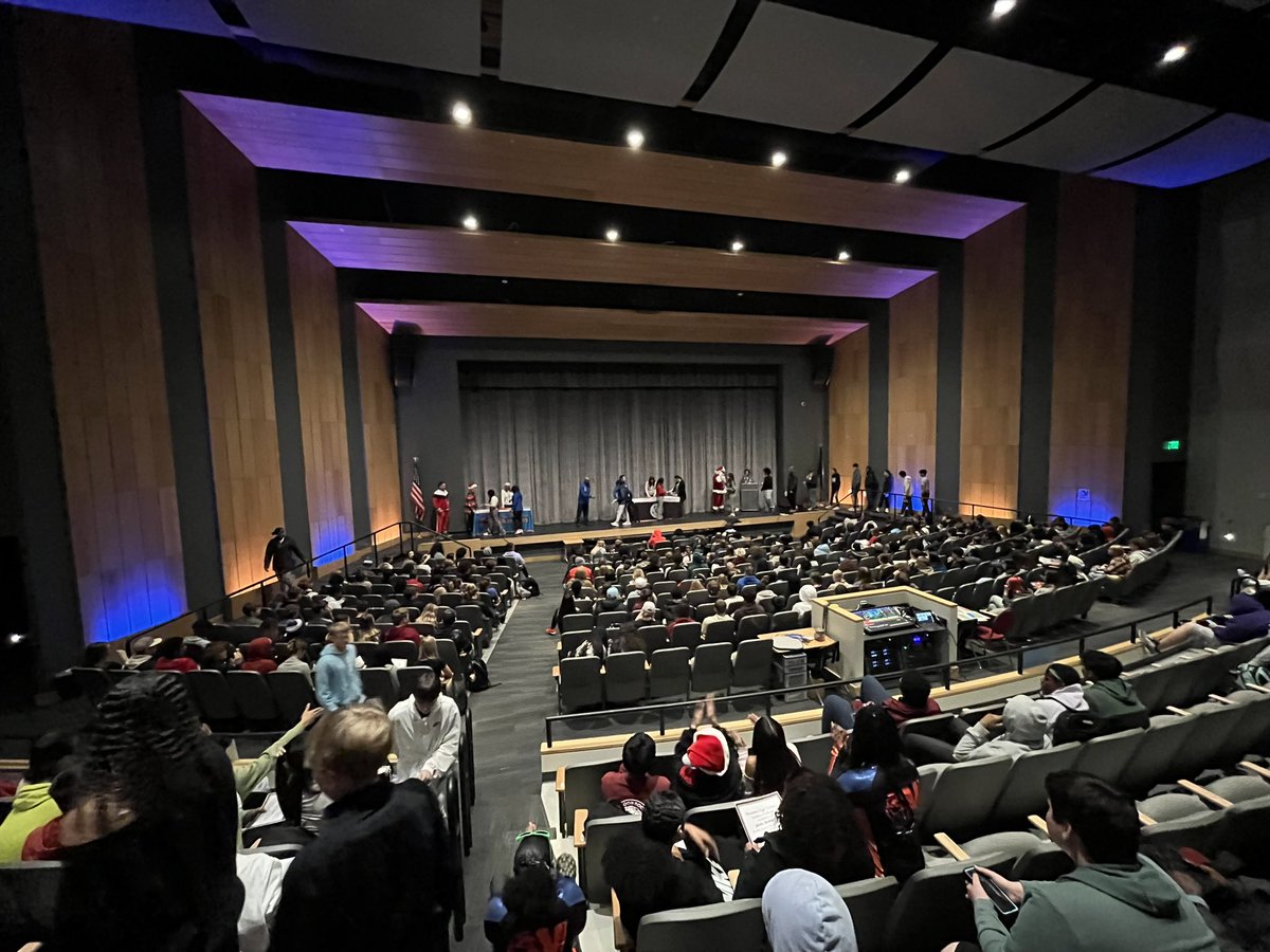 GorrinJM's tweet image. It was a wild week in the world of @OPS_Westview freshmen! Mock interviews, choose your pathway fair and a recognition assembly. Ending the semester with a bang!