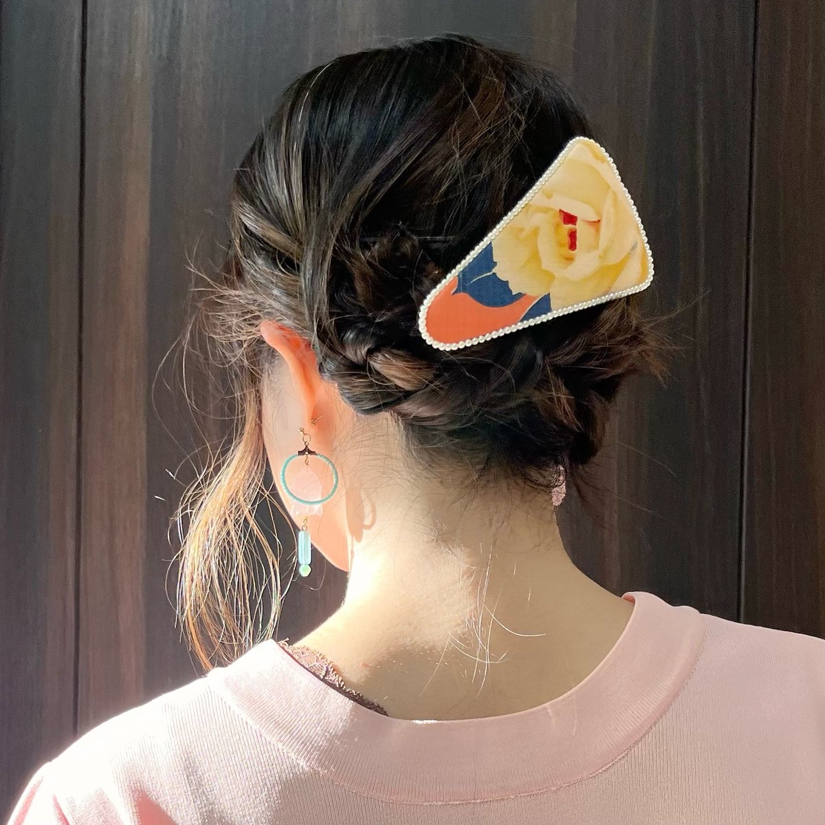 yasuyo_pekoe's tweet photo. そういえばこの間、 #ぬのうさぎ ヘアクリップをつけていたら、べびこのお友達に、すてき！ と褒めてもらえました♪ 幼児にも素直に響く美しさ☺️✨

大仏ピアスは #ponq  。こちらも褒めてもらえました♪ https://t.co/FEAHtwYMY8