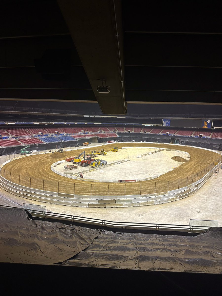 Ladies and Gentlemen, we have ourselves a racetrack inside The Dome at America's Center. 😍 #DirtInDecember