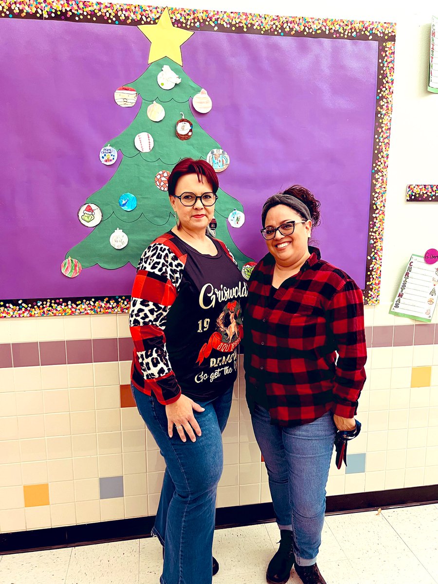 “Gnomes rocking plaid” at the Lair on this fabulous Friday‼️🐉 ⛳️ #TEAMDrugan loves your look @MCorral_JDS and @hortiz_JDS 📸 @JDrugan_K8 @BMooy_JDS @cmercado_JDS #TeamSISD