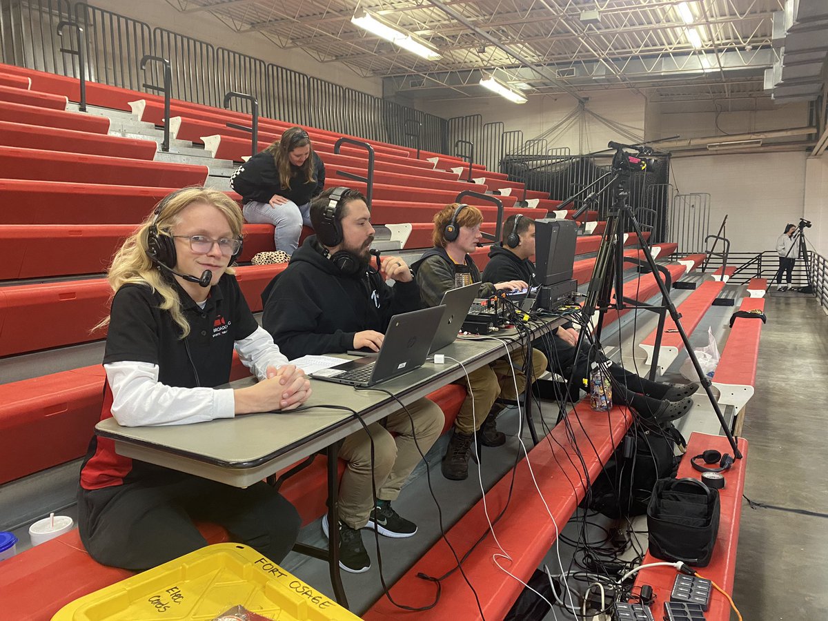 DrJSnodgrass's tweet photo. Fort student broadcasting doing amazing things tonight! Real world learning in practice! #fortproud https://t.co/bUQr4PyIBS