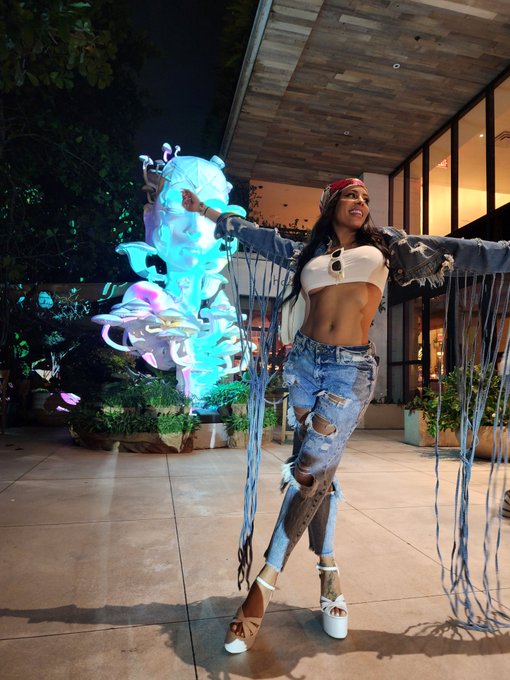 Art Basel Miami 🦋💕 @cutelunastar https://t.co/pLgqFNZLAY<a class="tags" href="/tag/cutelunastar">@cutelunastar</a>