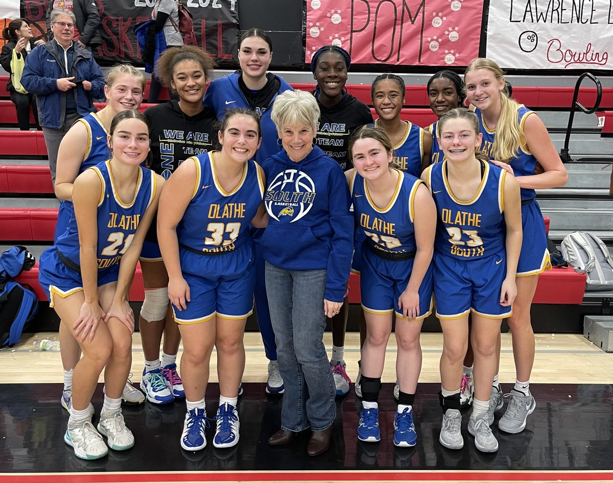 OS_LadyFalconBB's tweet photo. This is what family looks like. Surrounding each other through the hard. We love Coach Hoffman and her mom, Vicki!  Prayers for the Wilson &amp; Hoffman families this week.
@nikhoffman14 https://t.co/1GBmYBo0OW