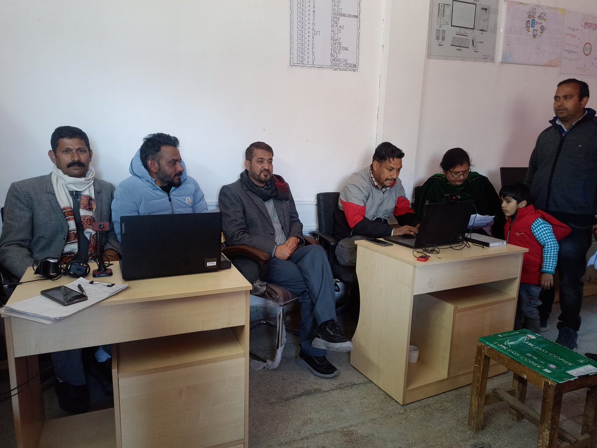 ashwan116's tweet photo. NSP HOI/ INO Auth. Camp done at Kandaghat block under DNO Mr. Jagdish Negi, CSC DM Mr. Susheel Kondal and CSC VLE Ashwani Kumar
@sanjaykrakesh @PatankarRishi @ashok_chauhanHP @SUNITA_ARORA19 https://t.co/Be40Uzx03U