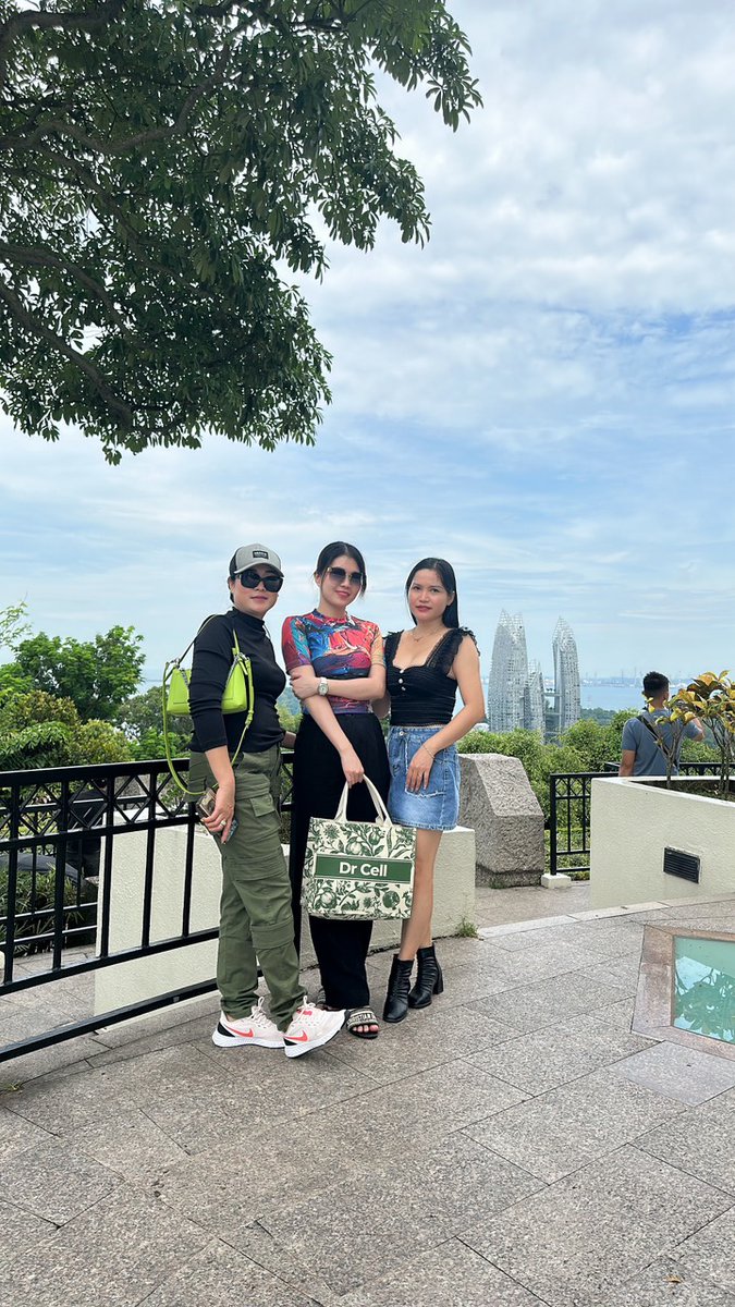 ThuydungEcochic's tweet photo. Cuộc đời là những trải nghiệm,hãy hoà mình vào thế giới ,
Hãy để chân đi và trái tim lạc vào những cuộc phiêu lưu, đó là cách để trưởng thành và trải nghiệm những khoảnh khắc đáng nhớ trong cuộc đời.
#Dulịch
#singapo https://t.co/4zgJoK4RKz