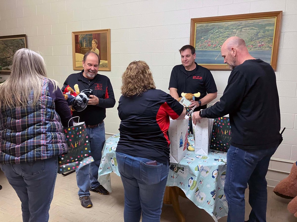 BryanRossLong's tweet photo. What an amazing day!   Started by thanking Finley Moose Lodge for their donation to our kids in need.  Ended my day with a full heart of thanks to Finley Community Church, RV FCA, RV FCCLA, and so many more for setting up the Helping Hands event for our community.  THANK YOU! https://t.co/1rKXoQ9A1o