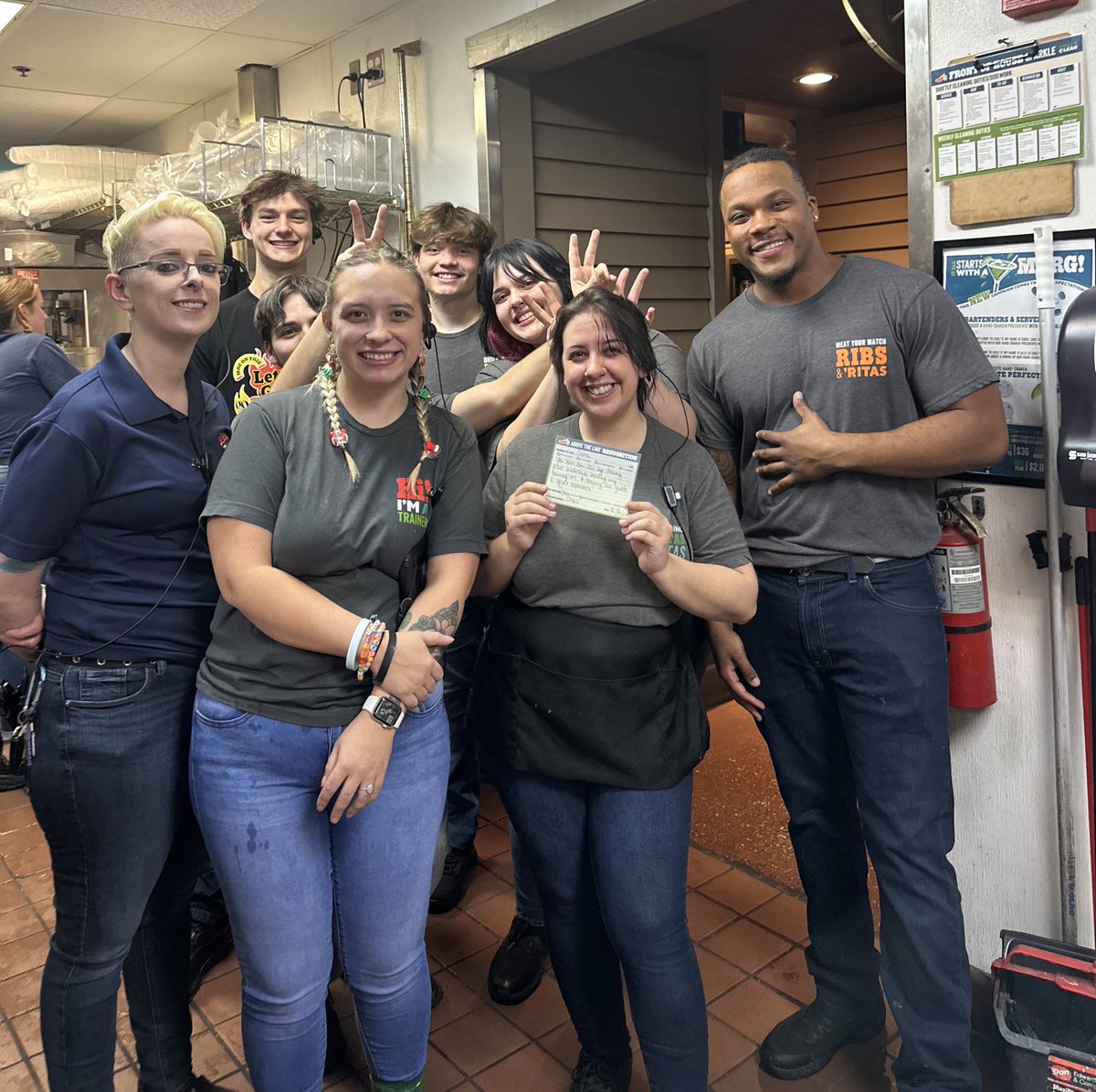 Love seeing a MID show their trainer some love with an ATL!! ❤️🌶️ Cheers to you Cierra for teaching Chris what delivering an amazing guest experience is all about! #CultureMatters #ChilisGrow @mikey_brown1715 @Mikwhittington @CaraLiebman @ethandshaffer