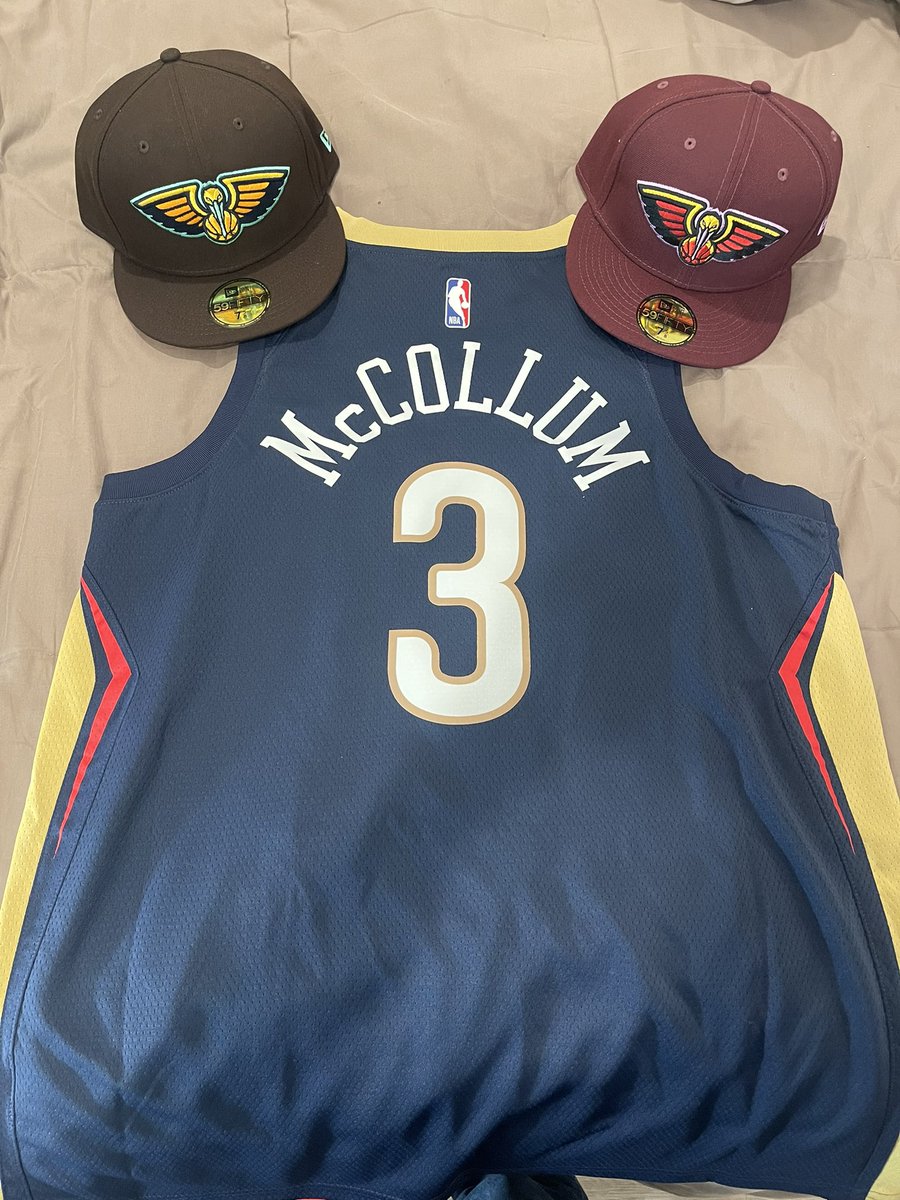 ItsBryan_Bryan's tweet photo. Had to double back and go get right on them hats! Plus my CJ jersey was waiting on me when I got home today! Itโs still #LetsGoPels https://t.co/0RnLetreYZ