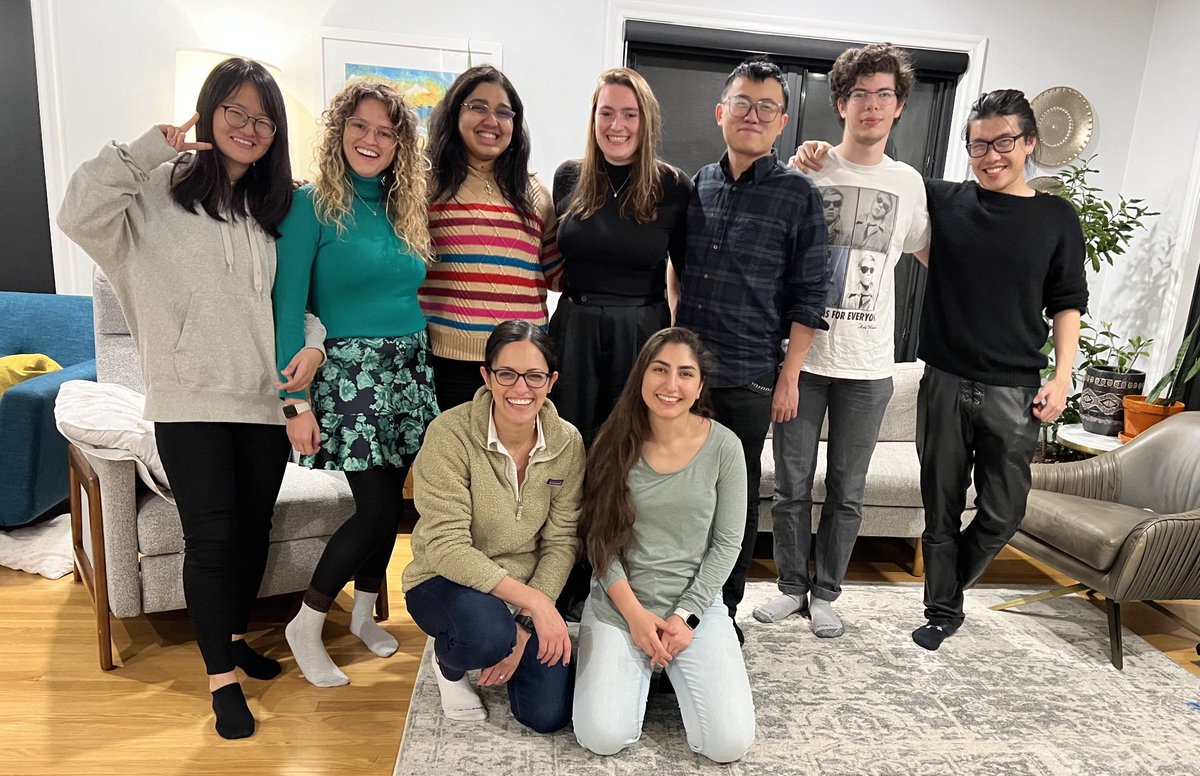 Finally a full group shot! Congrats ⁦<a href="/SepidehTavakol2/">Sepideh Tavakoli</a>⁩ 🤗👩🏻‍🔬