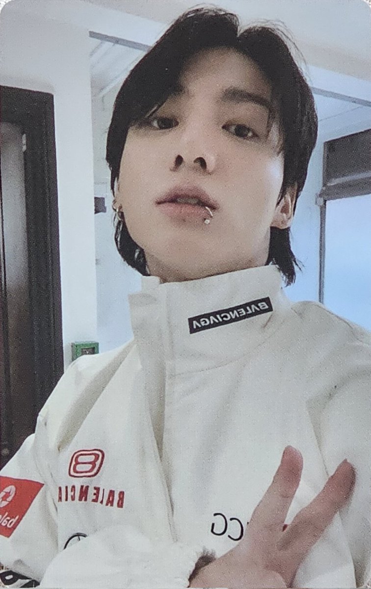jujuseung's tweet photo. [ wts lfb ph #strawbaericartz | reselling ]

jungkook golden photocard noot noot peace jacket set ⭐

— ₱1.2k ( if dop, negotiable if payo )
— neta, in kr add
— payo | 2 wks dop w/ nrdp
— free pf &amp; sf
— 🚚 : jnt &amp; flash
— 💳 : gcash &amp; bpi

reply/dm mine to claim ! 🩷 https://t.co/wbpbqwijAU