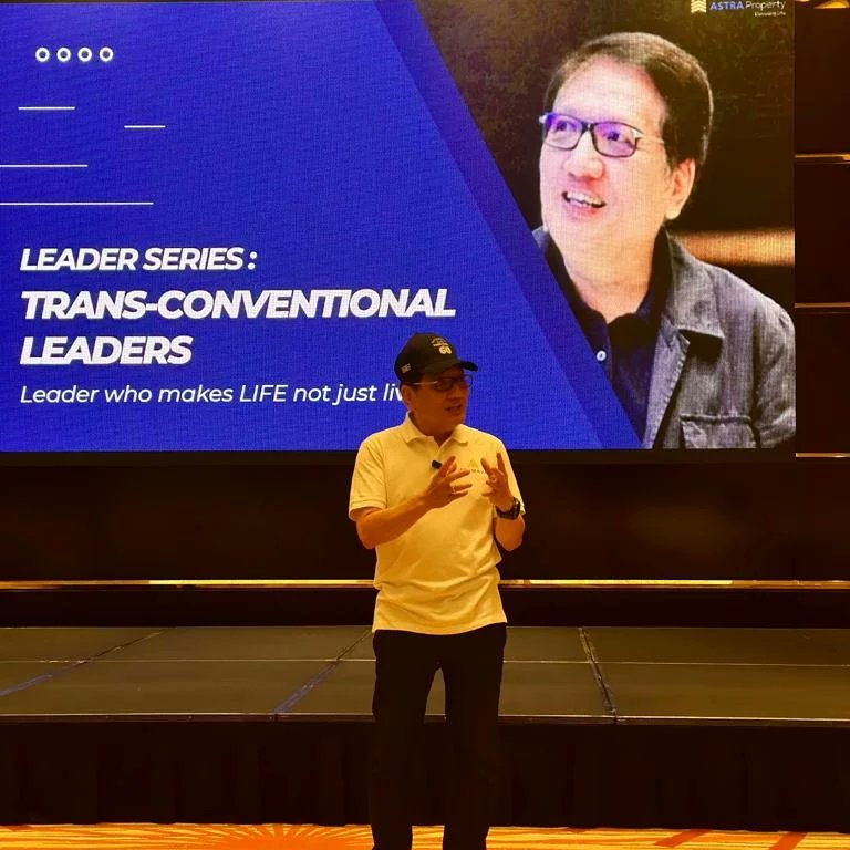 PaulusBWS's tweet photo. TRANSCONVENTIONAL Leader adalah Leader yang transformational tapi mempertahankan pola nilai nilai conventional. Ini prinsip yang tak lekang oleh jaman. Setuju? https://t.co/whmfZocsOe