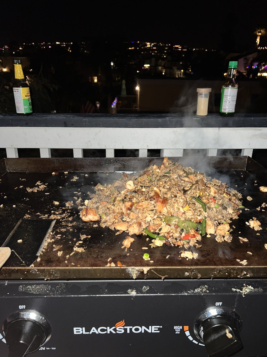 Friday nights on the blackstone…

Little CFR with <a href="/CovertBilly/">Billy Covert</a> in town

#timmyeats #timmytweets 342/365