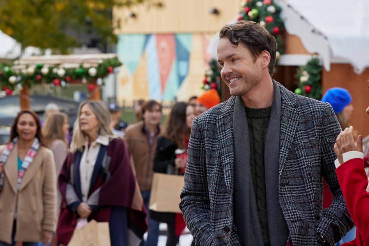hallmarkchannel's tweet photo. Harrington @ThePaulCampbell wasn’t thrilled about the idea of going back to Mistletoe. Will he change his perspective? #MagicInMistletoe #CountdownToChristmas https://t.co/lUl1oR4lgZ