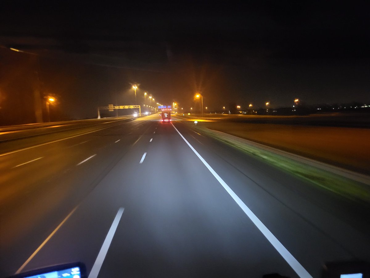 Aan me laatste rit voor van de week met vracht kuubkisten vanuit limburg naar Breezand