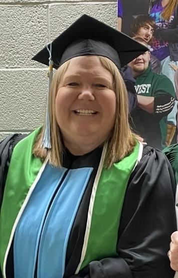 MaryvilleMiddle's tweet image. Congratulations to our very own assistant principal, Mrs. Green! She graduated from Northwest Missouri State University with her Education Specialist degree. Her service to others, drive, and dedication to be a life-longer learner make her an excellent leader! #Spoofhoundpride