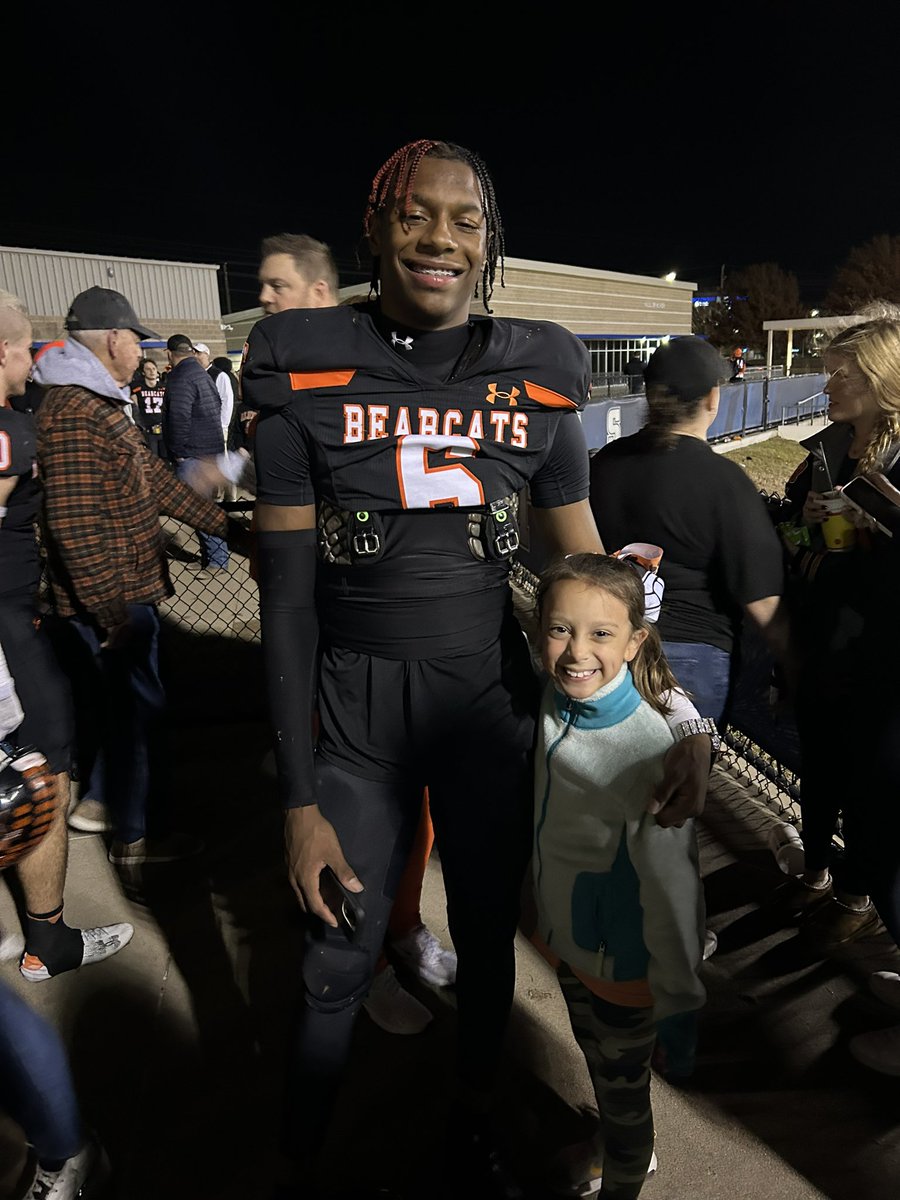 Sawyer tracked down her favorite Bearcat🧡🖤🏈 #6 #STATEbound <a href="/MioshiJohnson/">Mioshi Johnson</a> <a href="/Chr1sJohnsonnn/">𝐂𝐡𝐫𝐢𝐬 𝐉𝐨𝐡𝐧𝐬𝐨𝐧 𝐈𝐈</a>