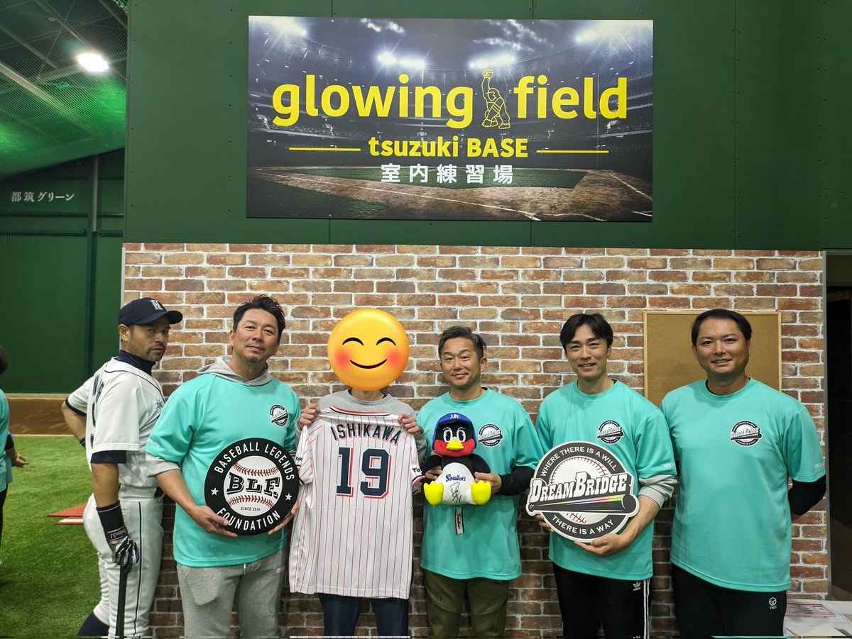 tantan020304's tweet photo. 最後は豪華ゲストの皆さんとフォトセッション。石川さんのユニフォームを広げたくて石川さんにつば九郎を持って頂くという贅沢なことをしました!
来年も支援の輪が広がり、更に多くの人が繋がると嬉しいですね!
#BLF
#DREAMBRIDGE
#石川雅規
#館山昌平
#和田毅
#攝津正
#ニッチロー
@BLF_baseball https://t.co/bDoMuhTwwt