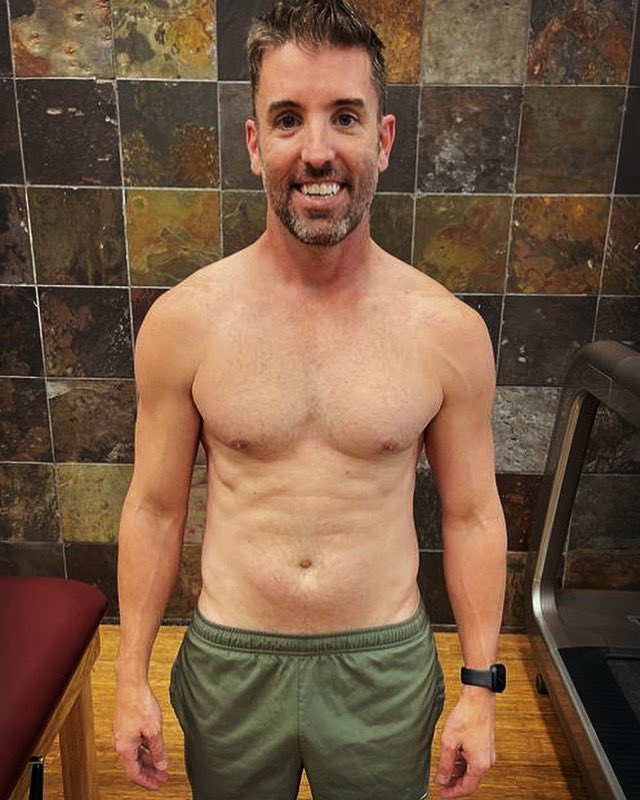 mavericklender's tweet photo. Friday gym progression pic!
Just gotta stay consistent 
One day at a time

#gay #gaytwitter #gaymen #dallasgay #dallasgays #gayboy #fit #fitgay #fitgaymen #body #gayguy #gaylife #texasguy #texasboy #gaytexan #dallasboy #fitmen #gayfit https://t.co/gfNThwJCMj