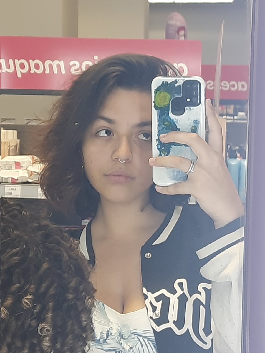 yazfinny's tweet photo. óia eu sendo horrorosa com ele https://t.co/3keN5D9e0P