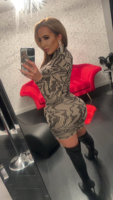 Birthday dinner numero uno for @nikkibenz tonight 🎉 https://t.co/uYPPogvnhx<a class="tags" href="/tag/nikkibenz">@nikkibenz</a><a href="/tag/teamrr"class="tags"><span>#teamrr</span></a>