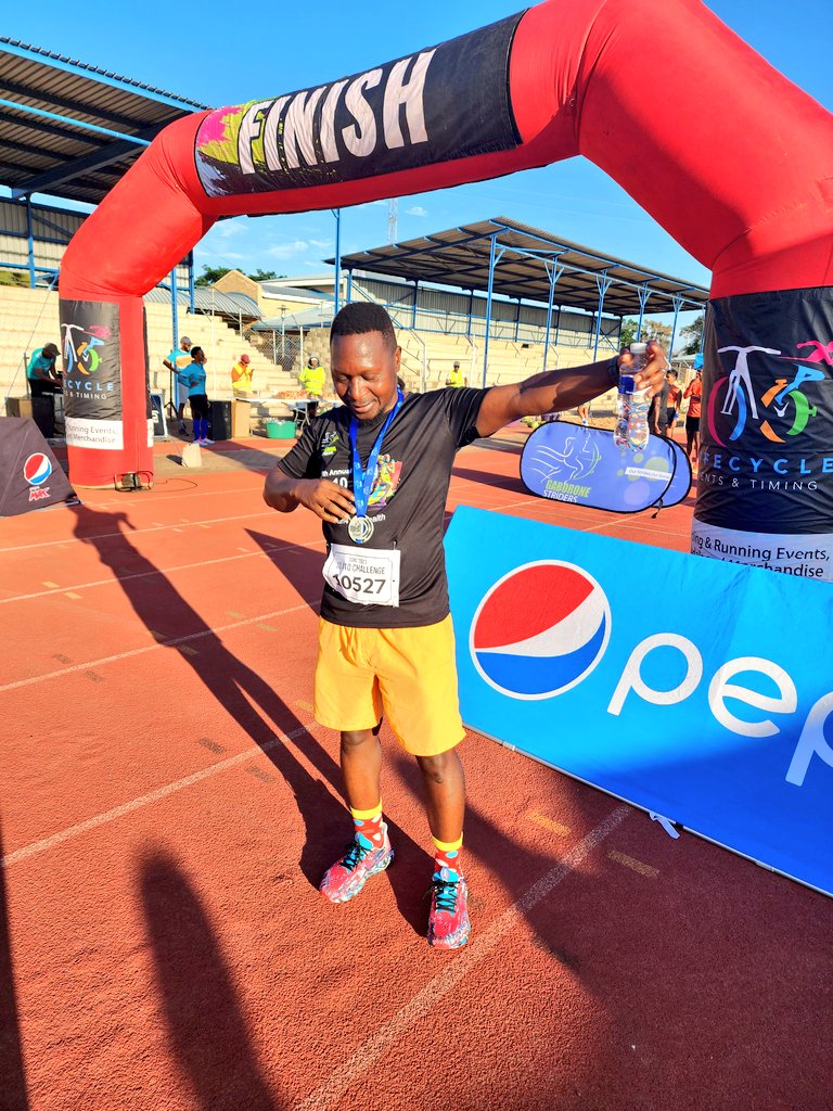 GermanNkhwanana's tweet photo. Day 10 of 10 completed. The crowning moment. The boy can rest and enjoy festive now. Against all odds.
#Garmin
#BeatYesterday
#10x10Challenge 
#RunForYourHealth
#COYG
#WeGotThis https://t.co/2n0ZNUfY1r