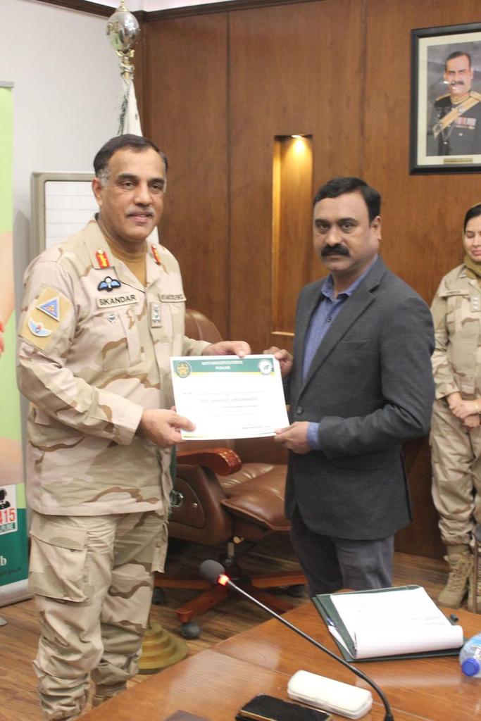 AwazUrduNews1's tweet photo. Attending a seminar by Anti Narcotics Force at head office. Receiving ANF Goodwill Ambassador certificate by Brig. Sikandar Hayat Choudhry https://t.co/7ujshwYwVB
