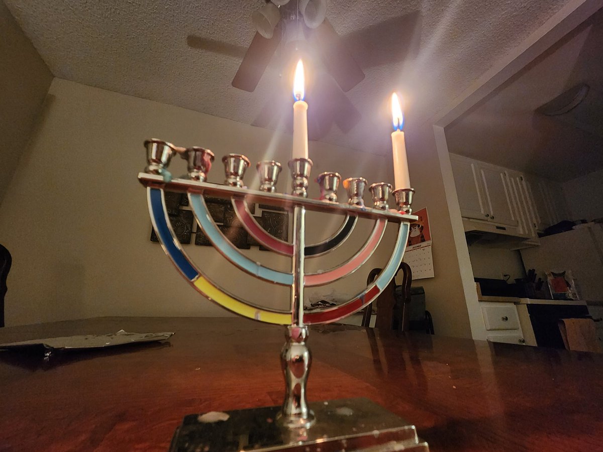 AustinReedONAIR's tweet photo. Happy hanukkah 🕎 https://t.co/q3zANwJql1