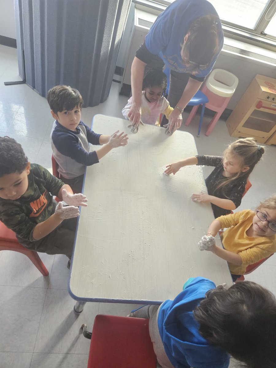 Mrs_Sigle's tweet image. We had so much fun making snow with Ms. Phillips class! Some friends made balls while others just found some sensory input 😆 #Snow #BuddyClass #Integration @NBTECC