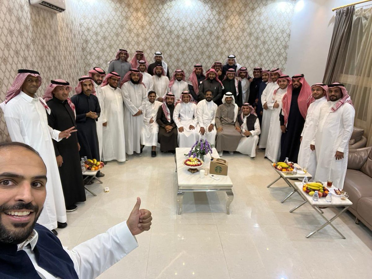 ليلة مميزة بدعوة كريمة من نخبة كان لي الشرف بتدريسهم عام ١٤٣٠هـ قضينا فيها وقتا ممتعا ورائعا استرجعنا فيه ذكريات قبل ١٥ عام ، شعوري بالفرح والفخر بهم لا يوصف و بالمستوى العلمي والعملي الذي وصلوا إليه وقد نجحوا في مختلف المجالات، وأصبحوا مسؤولين يخدمون هذا الوطن الغالي في قطاعات