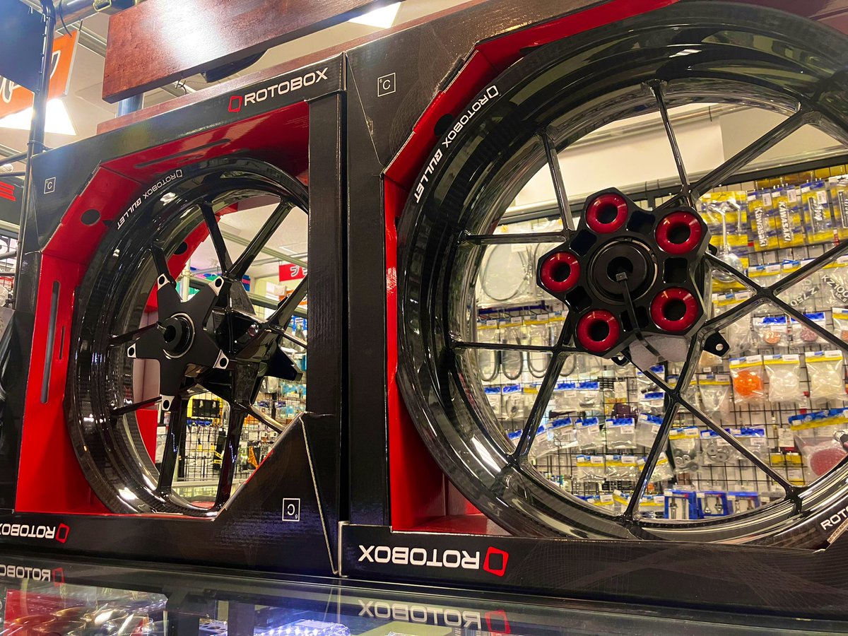 piwasaki_m's tweet image. 後ろのカーボンホイールも宣伝させて下さい！
#ROTOBOX  #カーボンホイール