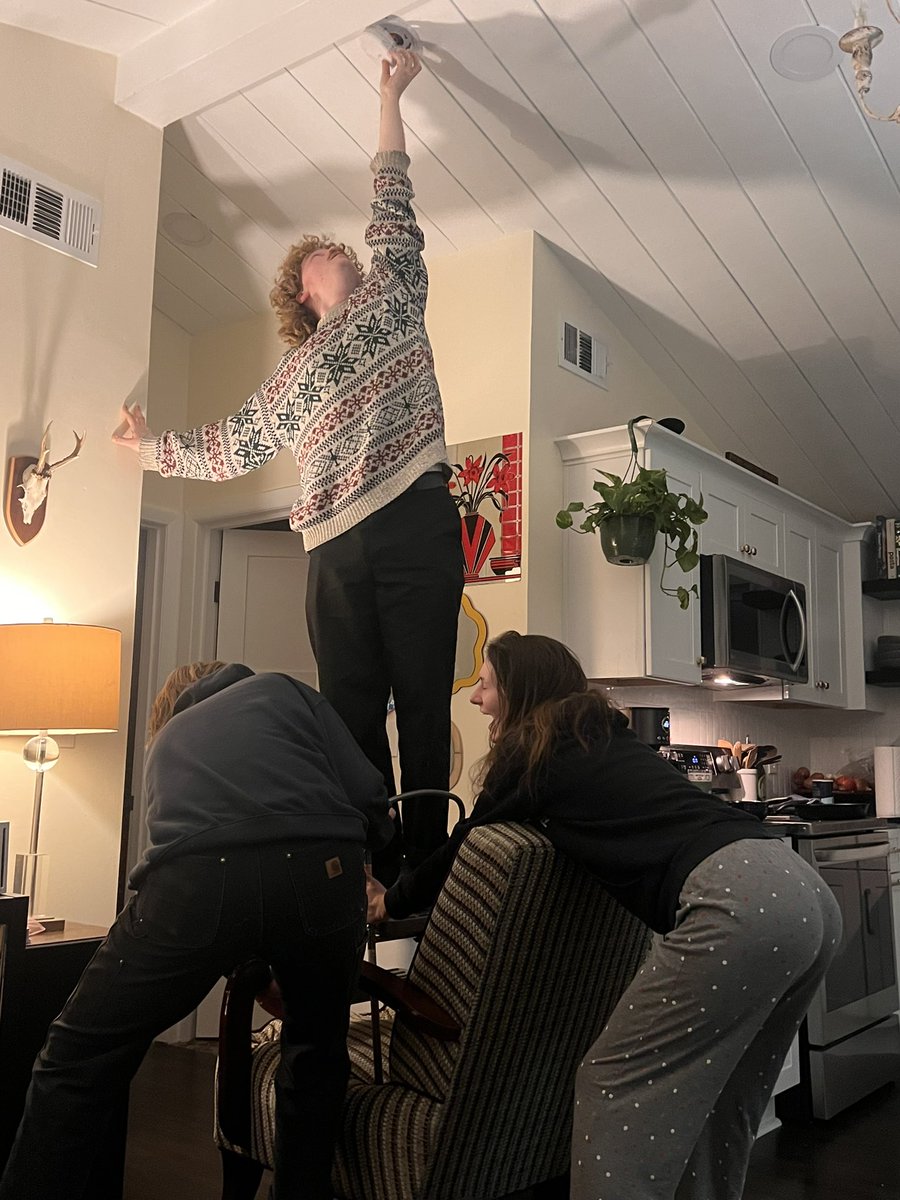 pasta_lloyd's tweet photo. how many mom rockrs does it take to change the fire alarm batteries? https://t.co/eNjn6zgHOL