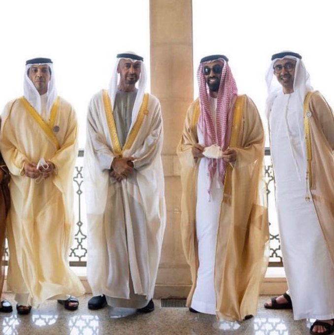 عائلات العالم الأغنى تتصدر القائمة بثروات خرافية: 1. آل نهيان 🇦🇪 تتصدر بـ 305 مليار دولار. 2. آل ثاني<a href="/tag/%D8%A3%D8%BA%D9%86%D9%89_%D8%A7%D9%84%D8%B9%D8%A7%D8%A6%D9%84%D8%A7%D8%AA"class="tags"><span>#أغنى_العائلات</span></a>