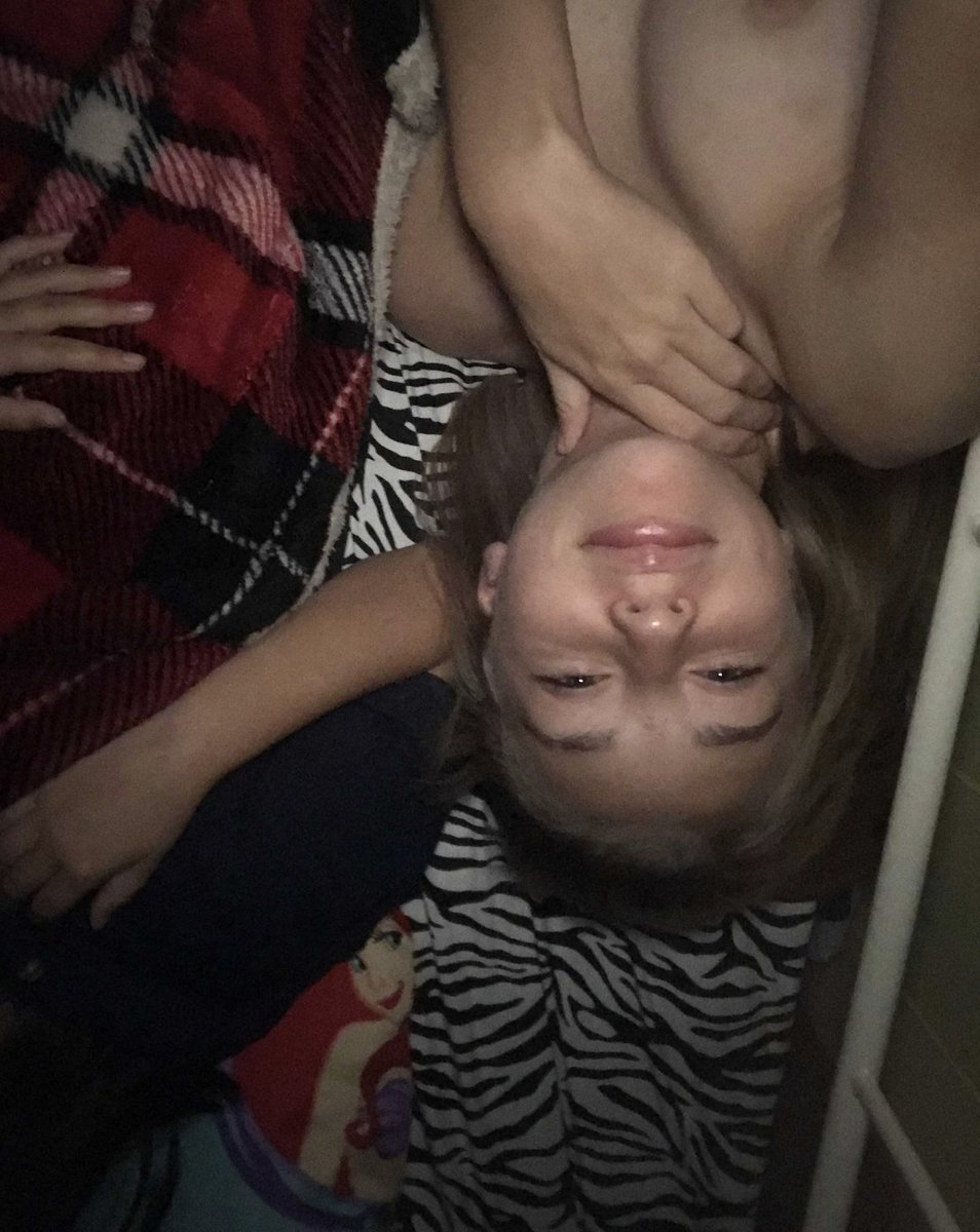 ellaava1818's tweet photo. Who's that on my side? 🤫🤫 https://t.co/jyTdNBWXha
