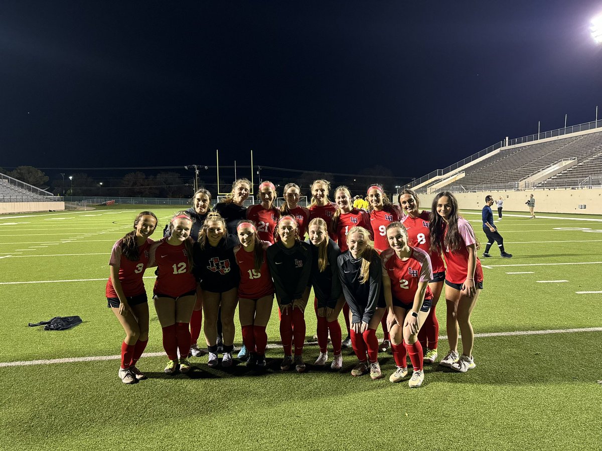 OUJunkie1's tweet photo. We came up short tonight but I love my team and we’ll work on getting better.  😂 Thanks coaches for organizing. @LHGirlsSoccer @Coach_Bagwell_  #lotsoffun #parentsgame #rematch #advil https://t.co/l48QCSMelJ