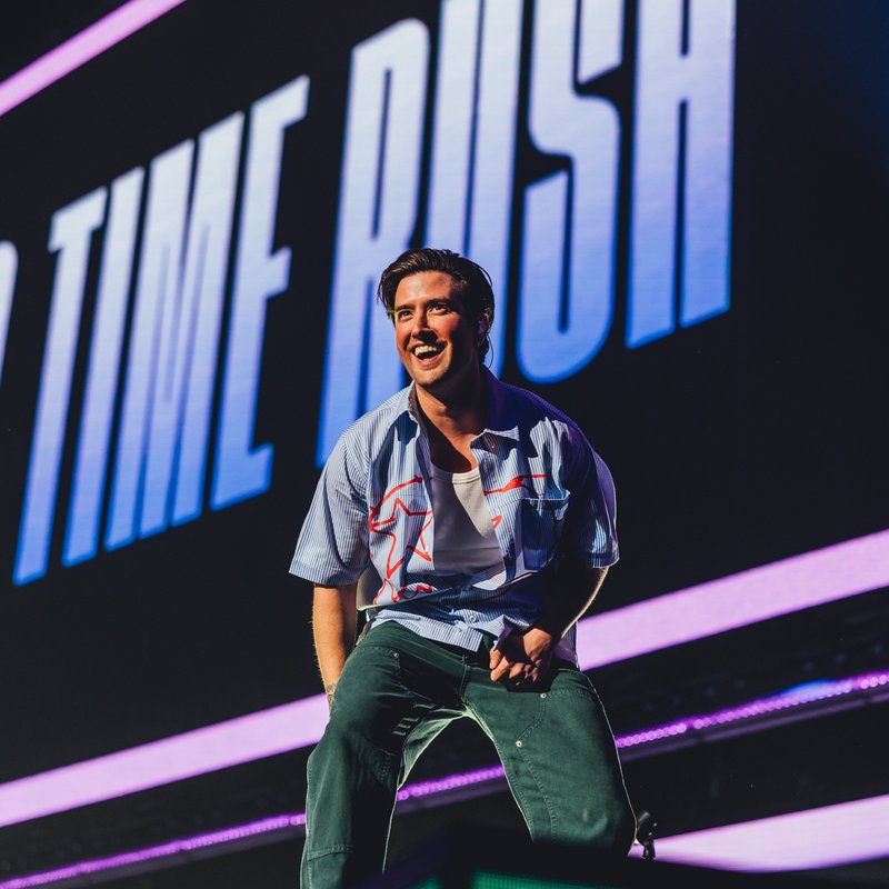 A smile that shines brighter than the star on top of my tree 🎄✨ @bigtimerush 

Set a reminder for Dec 21st to watch the #iHeartJingleBall2023 on @ABCNetwork! #iHeartOnABC

📸: Brandon Todd