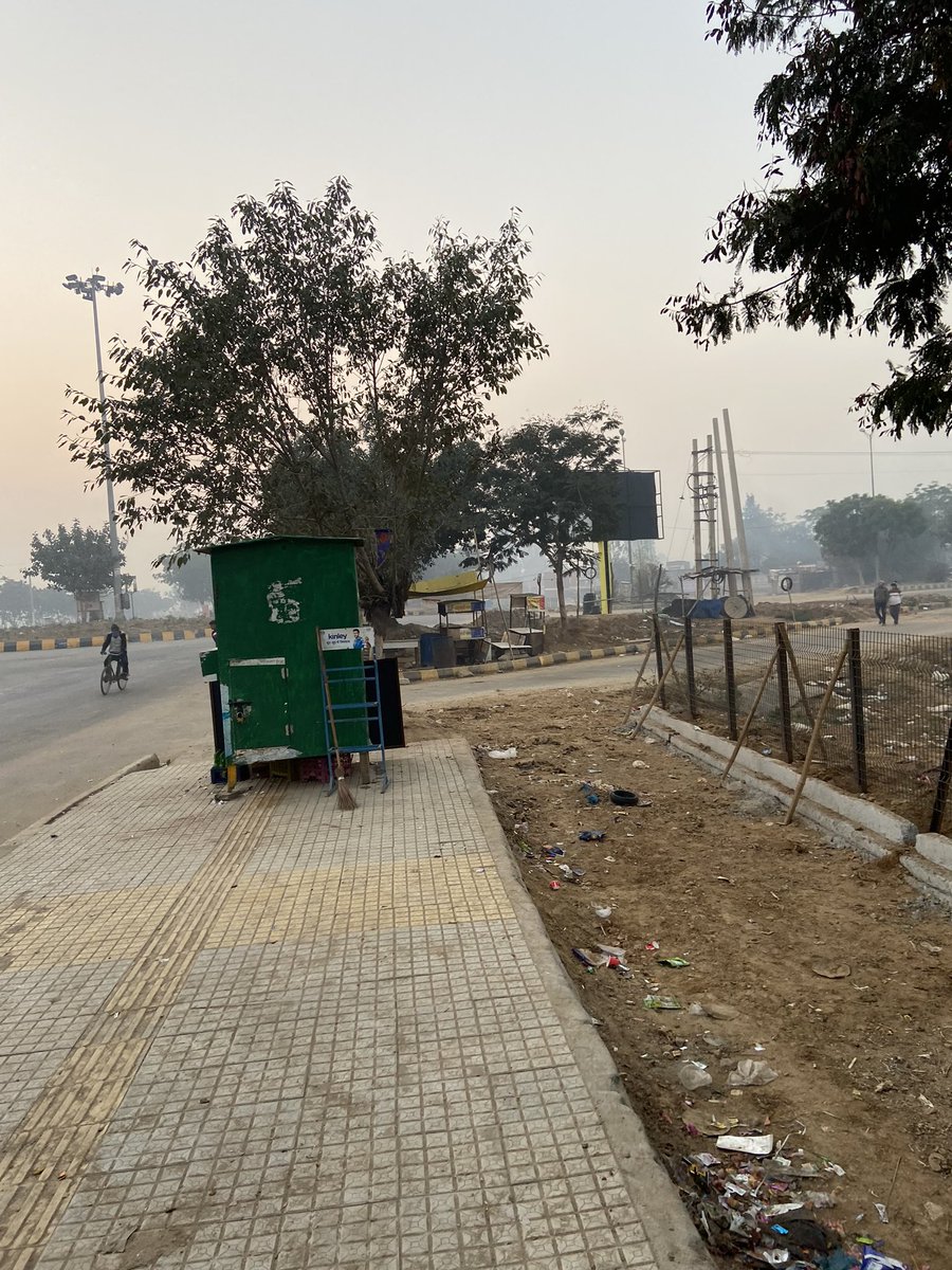 rajivdhingraggn's tweet photo. ये नया है…गाँव बना नहीं और क़ब्ज़े वाले आ गए 
(पुराना है…गाँव बसा नहीं और लूटेरे आ गए)

Please do something Enforcement wing @MCManesar @AshokGargIAS @cmohry https://t.co/Y8aQISTFd8
