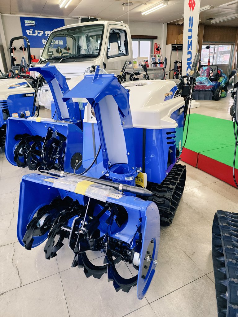 dogskoro's tweet photo. 今年も怪我なく頑張れたので冬は
楽をしようと近所の農協機械センターで購入したヤマハ除雪機(YSF860)

雪が積もってから納車の手筈も
この辺り雪が全然降らないので届いてません。
車の運転には気を使わないのは
助かるが
早く試したいなあ！笑
さあ、いつドカッっと降っても
いいよ(^^) https://t.co/v2NlqrXwLh