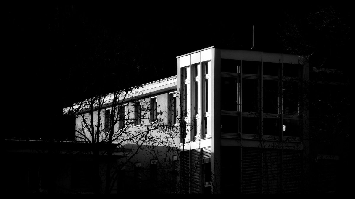Drabbles153's tweet photo. #NFT 👉#NFTkaltenstein👉#NFTbuy👉#NFToption👉#NFTbuyers 👉#NFTcollectors👉#NFTcommunity👉#NFTsale

#photography #blackandwhite #streetphotography

Exclusive rights of this image are for sale. I mint it for you as NFT at opensea or Rarible. Price 0.211 ETH. DM. 1/1 https://t.co/hxoku5WCPg