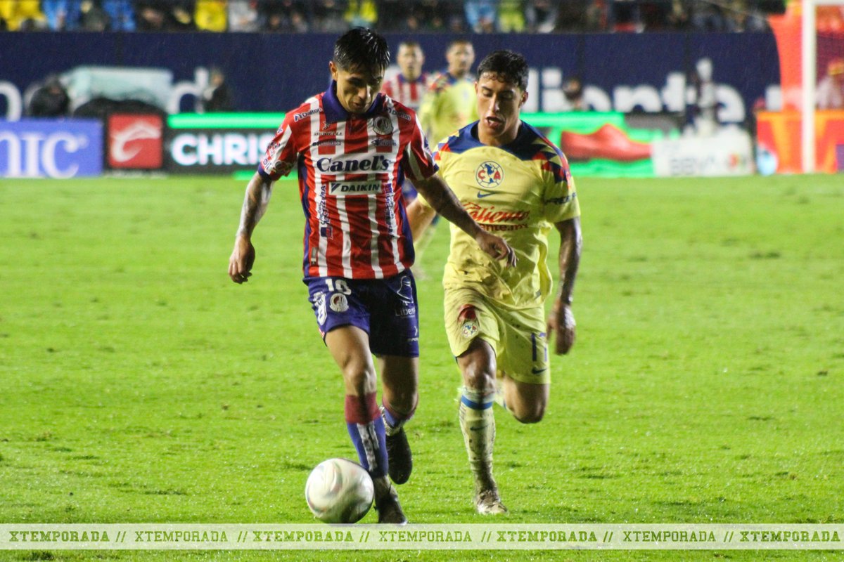 XTemporada's tweet photo. #Fotogalería | Aquí te dejamos la galería del encuentro entre @AtletideSanLuis vs @ClubAmerica en el Estadio Alfonso Lastras, duelo correspondiente a las Semifinales de Ida de la @LigaBBVAMX 

📷: @Lalohcs_ 

📲Galería completa aquí: https://t.co/JvY7siec8U https://t.co/xpVAA2fXNP