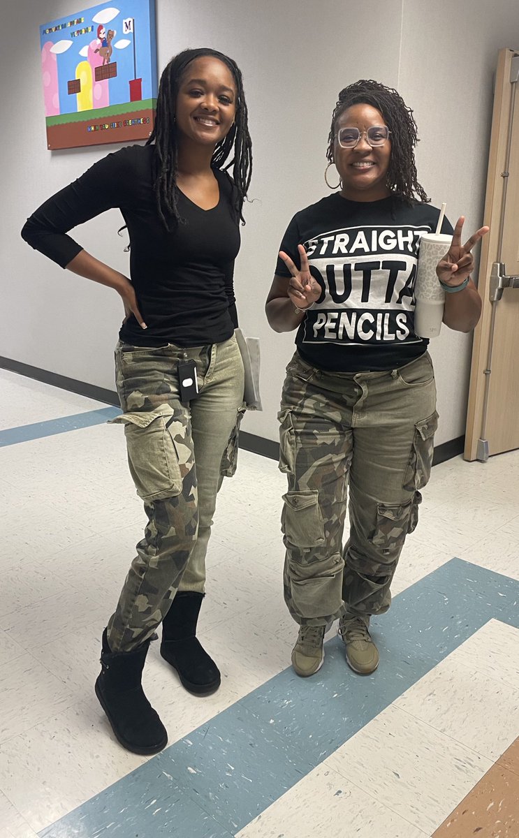 MrsWashTeaches's tweet photo. From starting with RGB Day to ending the week with a “Zoom” Day and everyday in between, #NationalComputerScienceWeek themed attire was 🔥🔥🔥

Our students came dressed to impress and learned fun facts behind computer science. #HourofCode https://t.co/Q211JKik2T